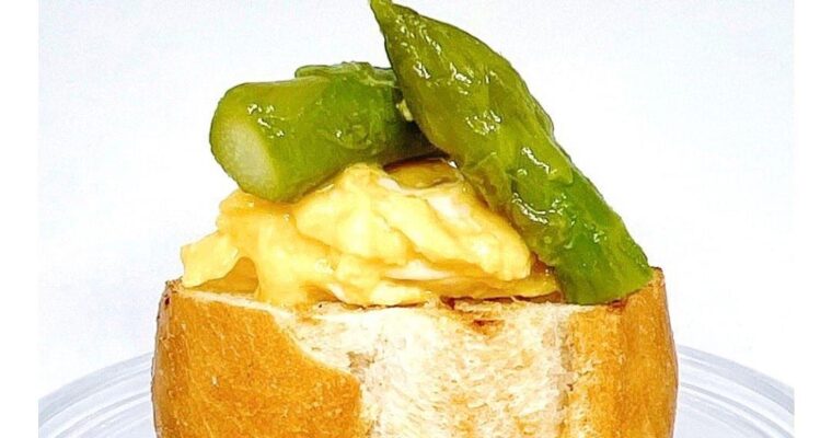 CROSTINI CON UOVA & ASPARAGI